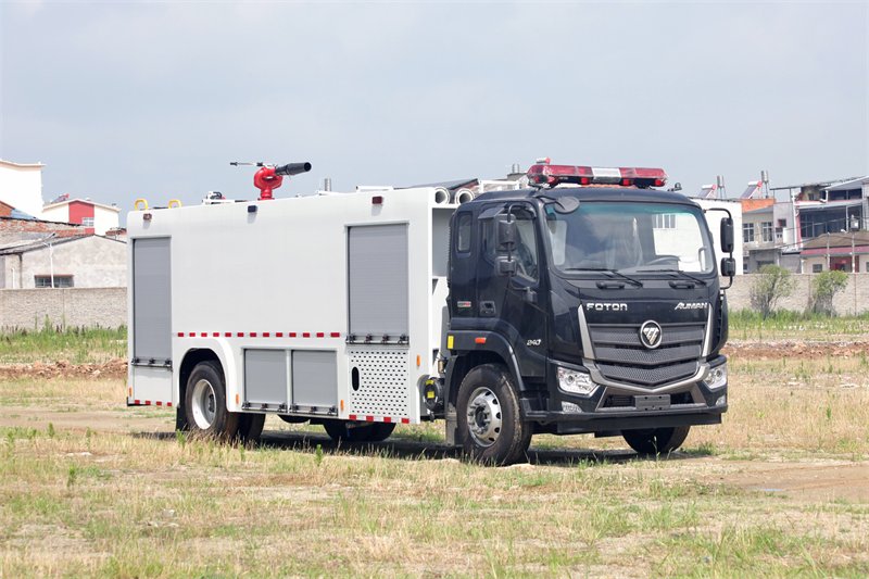 勾臂式垃圾车出车前检查：勾臂、锁紧、液压支腿与滚轮状态判定